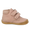 Der erste Schuh mit Cut-out-Herzen