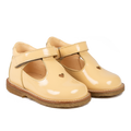 Klassische Tüllschuhe mit ausgestanztem Herzmotiv
