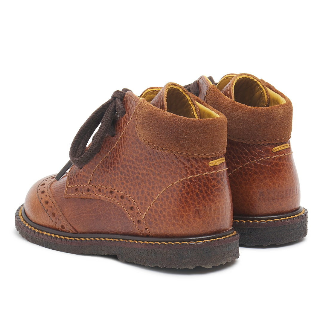 Klassischer Schnürschuh mit Brogue-Details