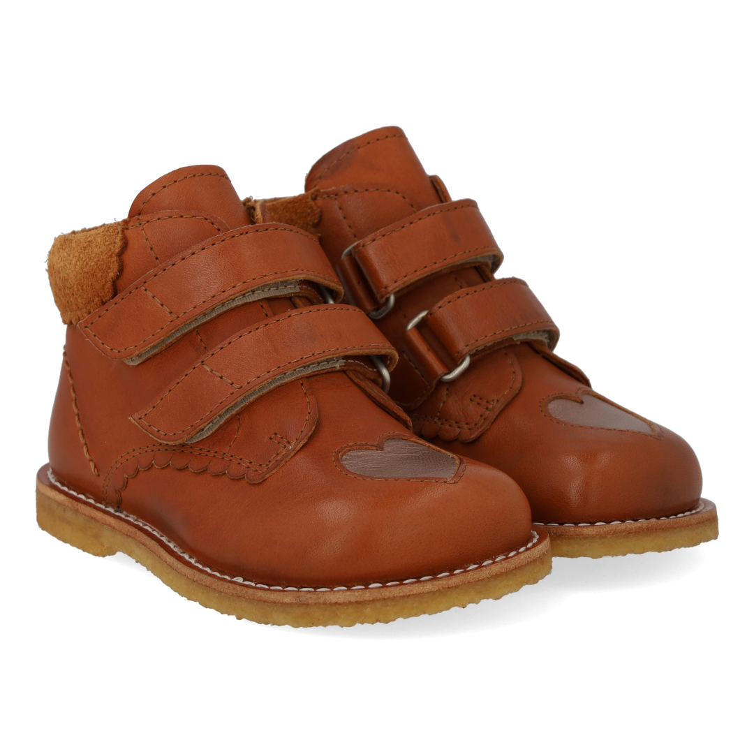 Anfängerschuhe mit ausgestanztem Kontrastherz