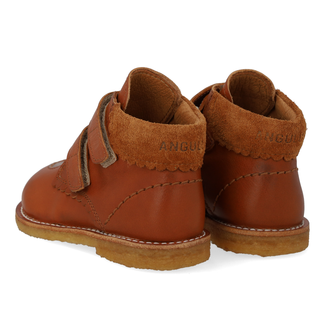 Anfängerschuhe mit ausgestanztem Kontrastherz