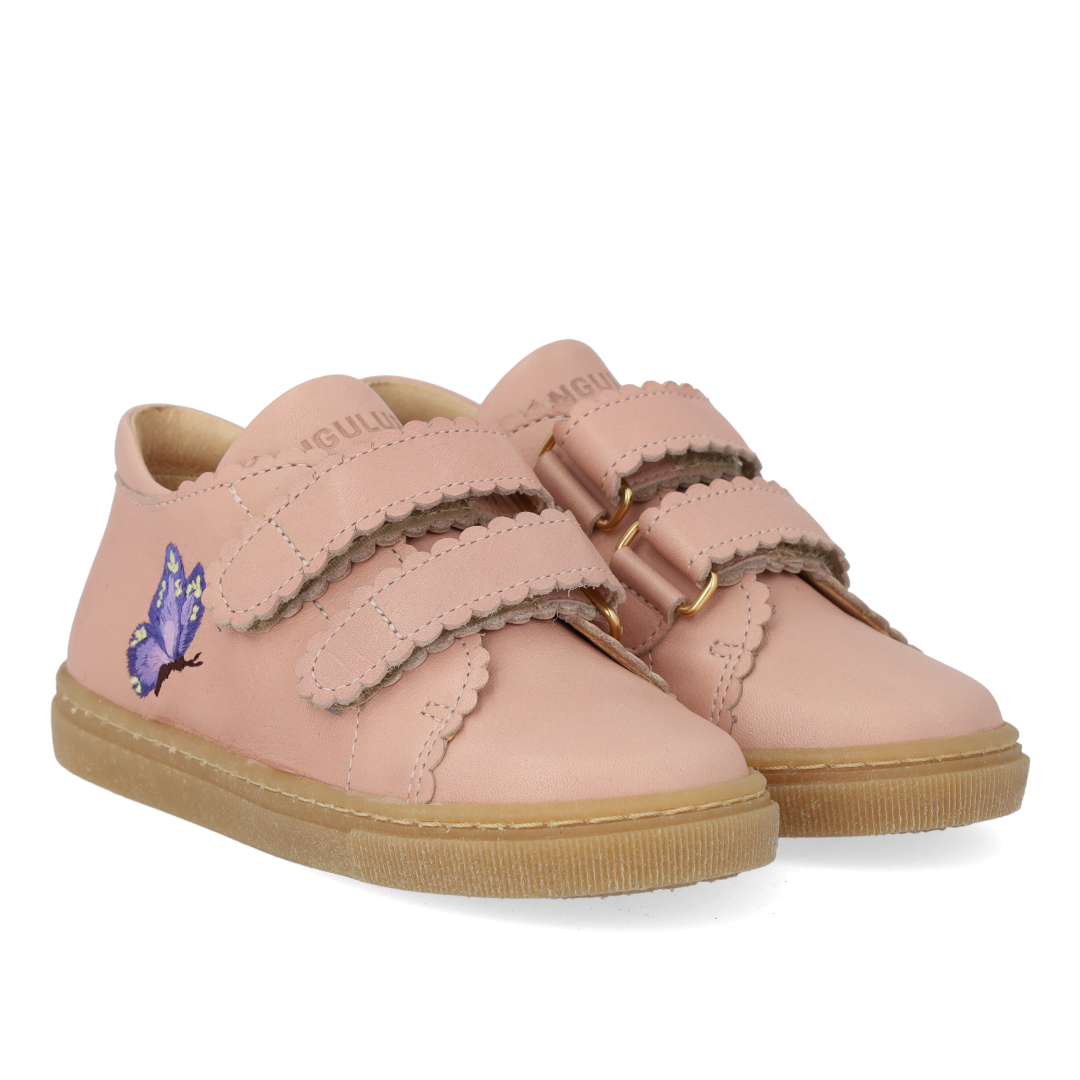 Sneaker mit Schmetterling