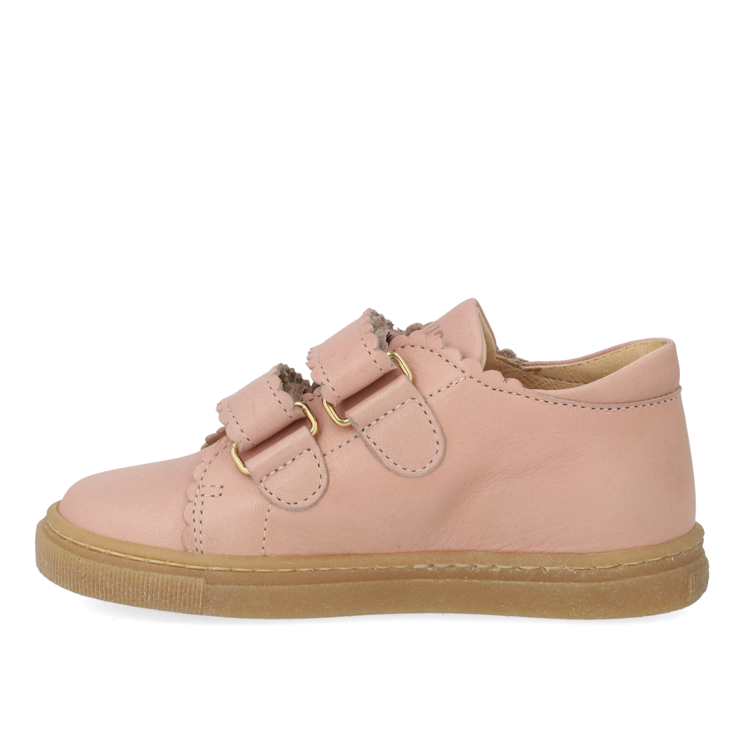 Sneaker mit Schmetterling