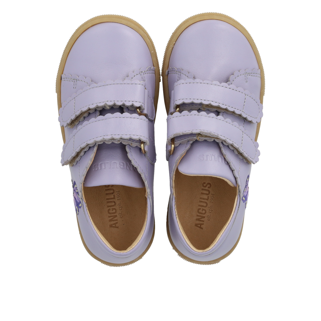 Sneaker mit Schmetterling