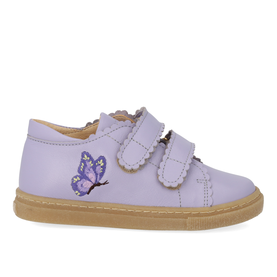 Sneaker mit Schmetterling