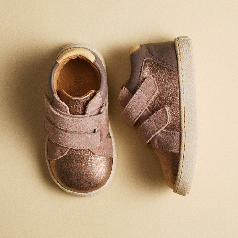 Mittelhoher Sneaker
