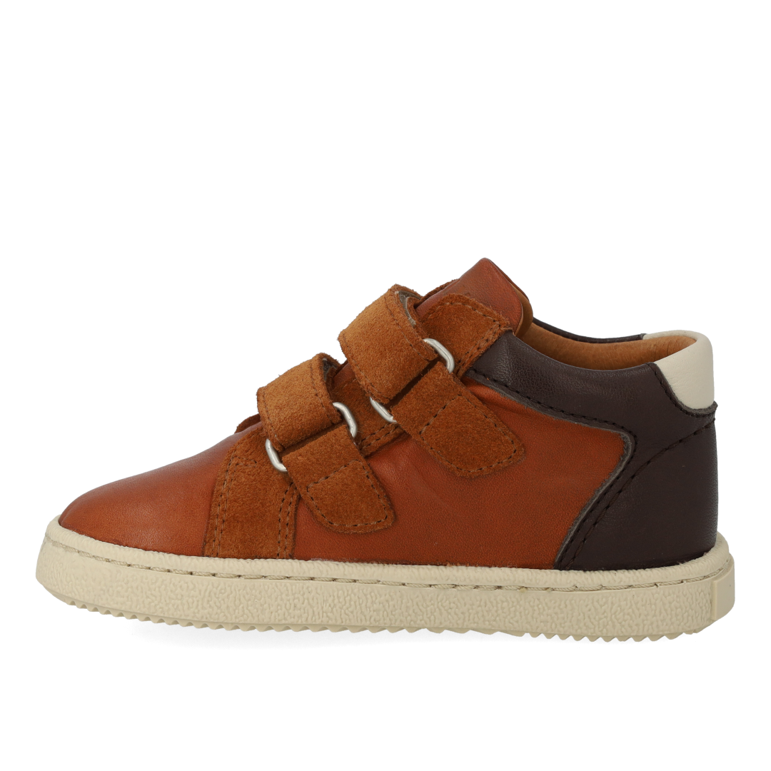 Mittelhoher Sneaker