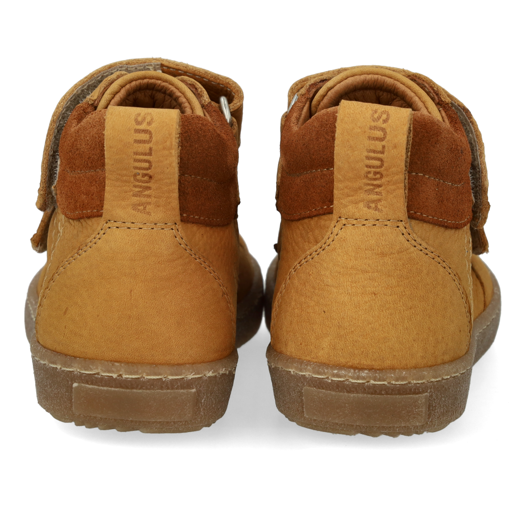 Sneaker mit hohem Schaft