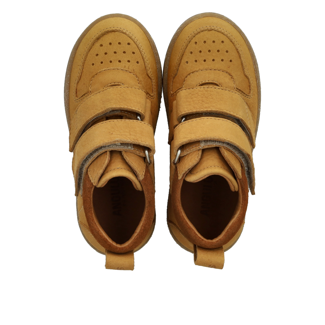Sneaker mit hohem Schaft
