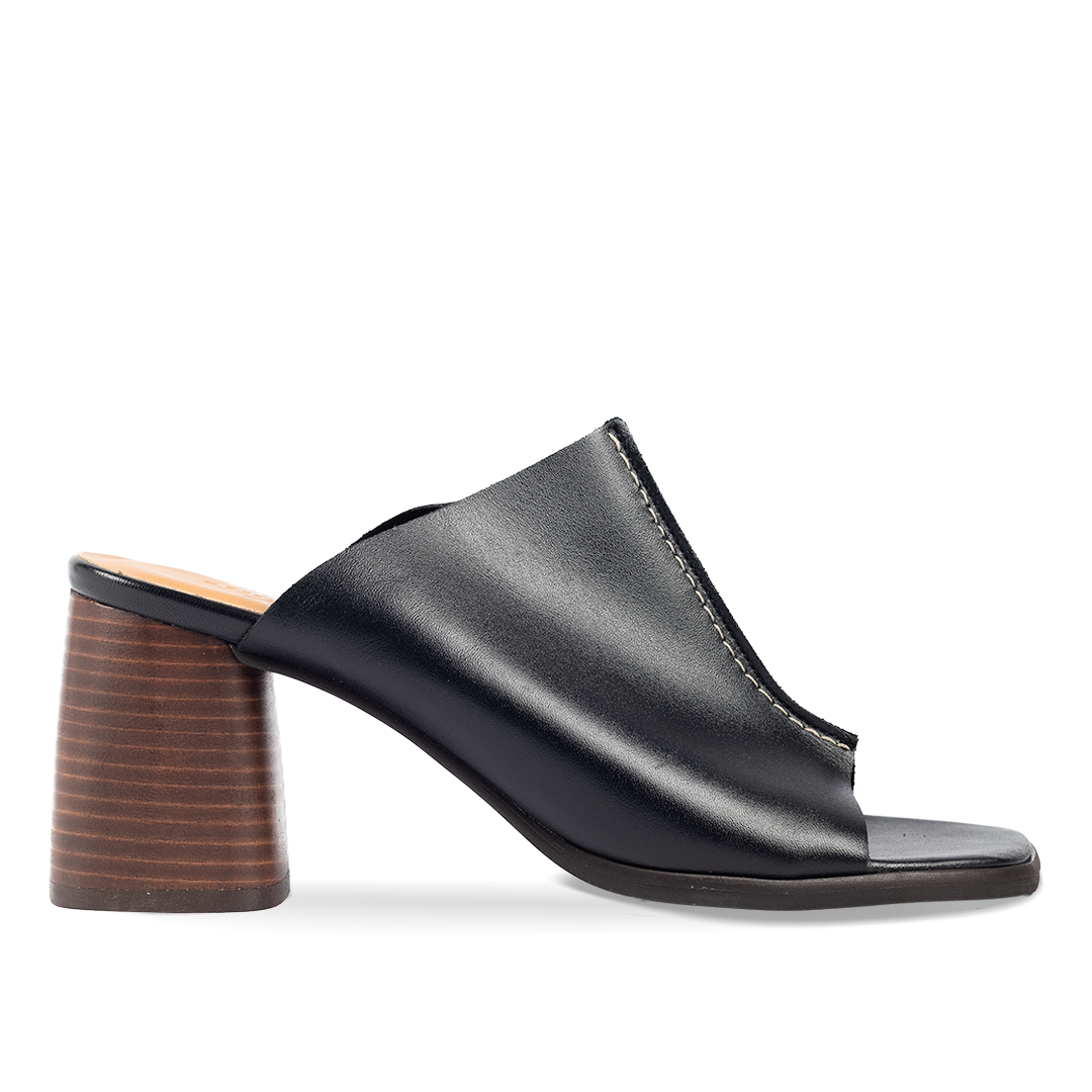 Mule mit skulpturalem Absatz
