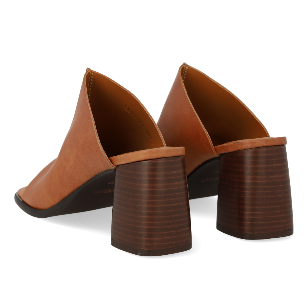 Mule mit skulpturalem Absatz