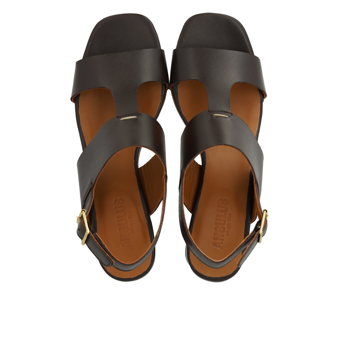 Sandale mit Blockabsatz und dekorativer Ziernaht