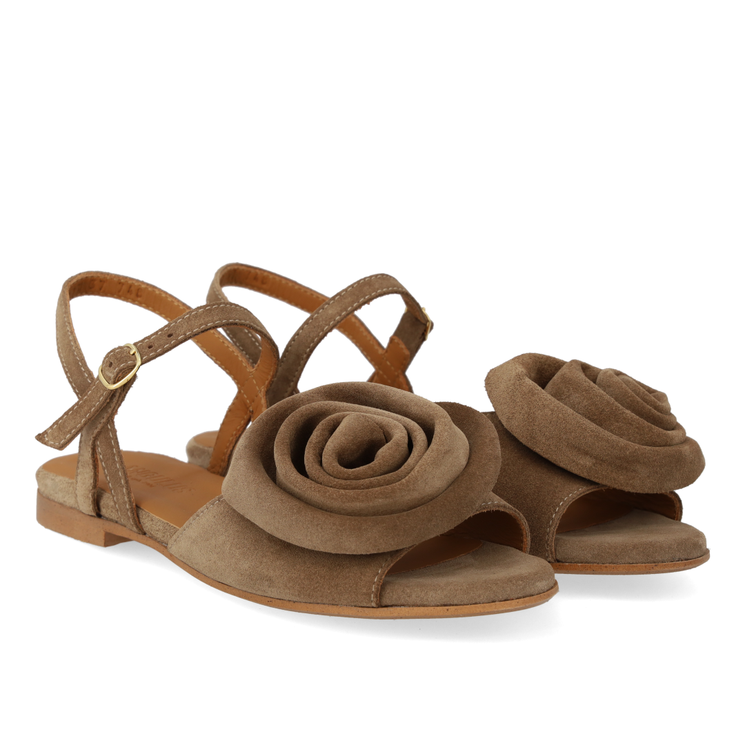 Sandale mit voluminöser Rosenapplikation