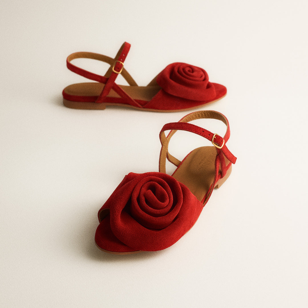 Sandale mit voluminöser Rosenapplikation