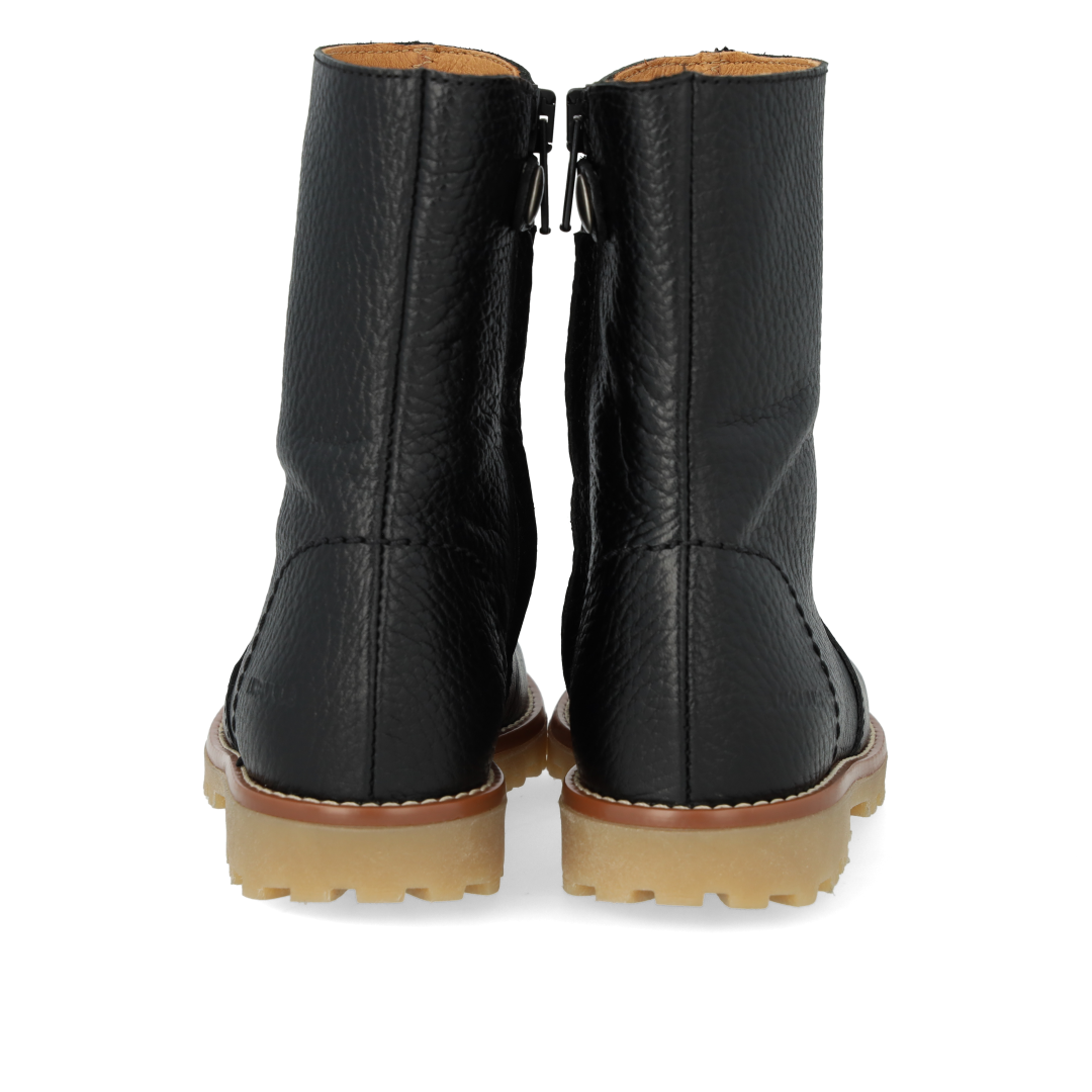 Stiefel mit hohem Schaft