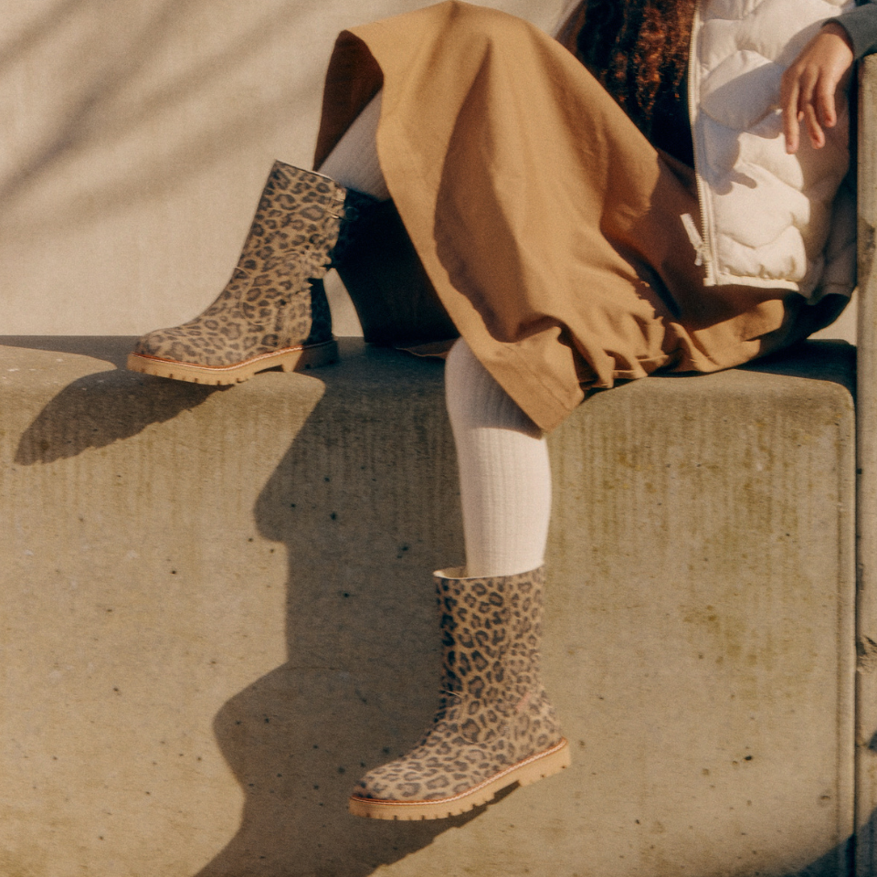 Klassischer mittelhoher TEX-Stiefel aus Wildleder