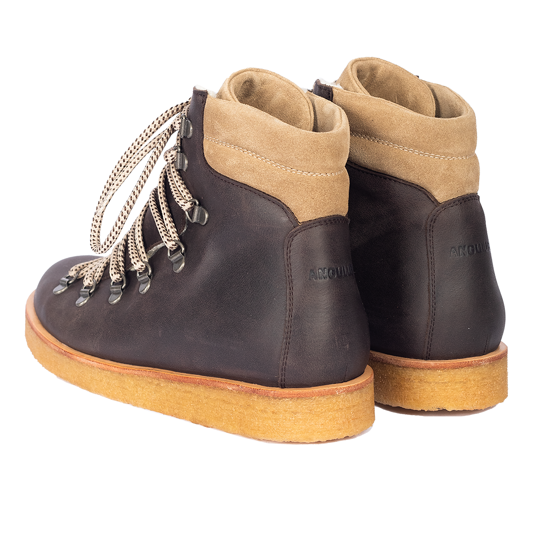 Stiefel mit Wollfutter und Schnürung