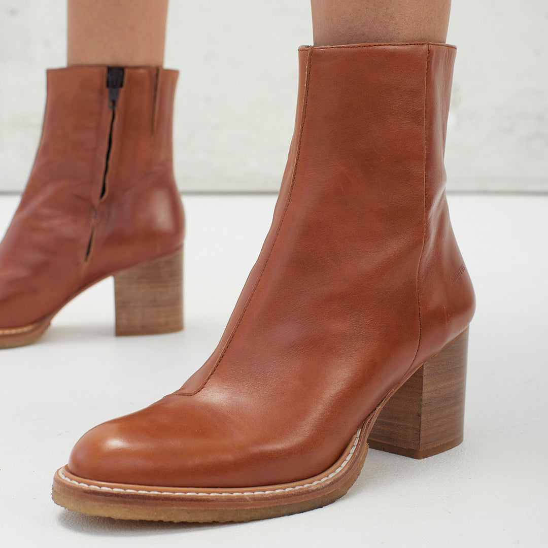 Stiefelette mit Blockabsatz und Reißverschluss
