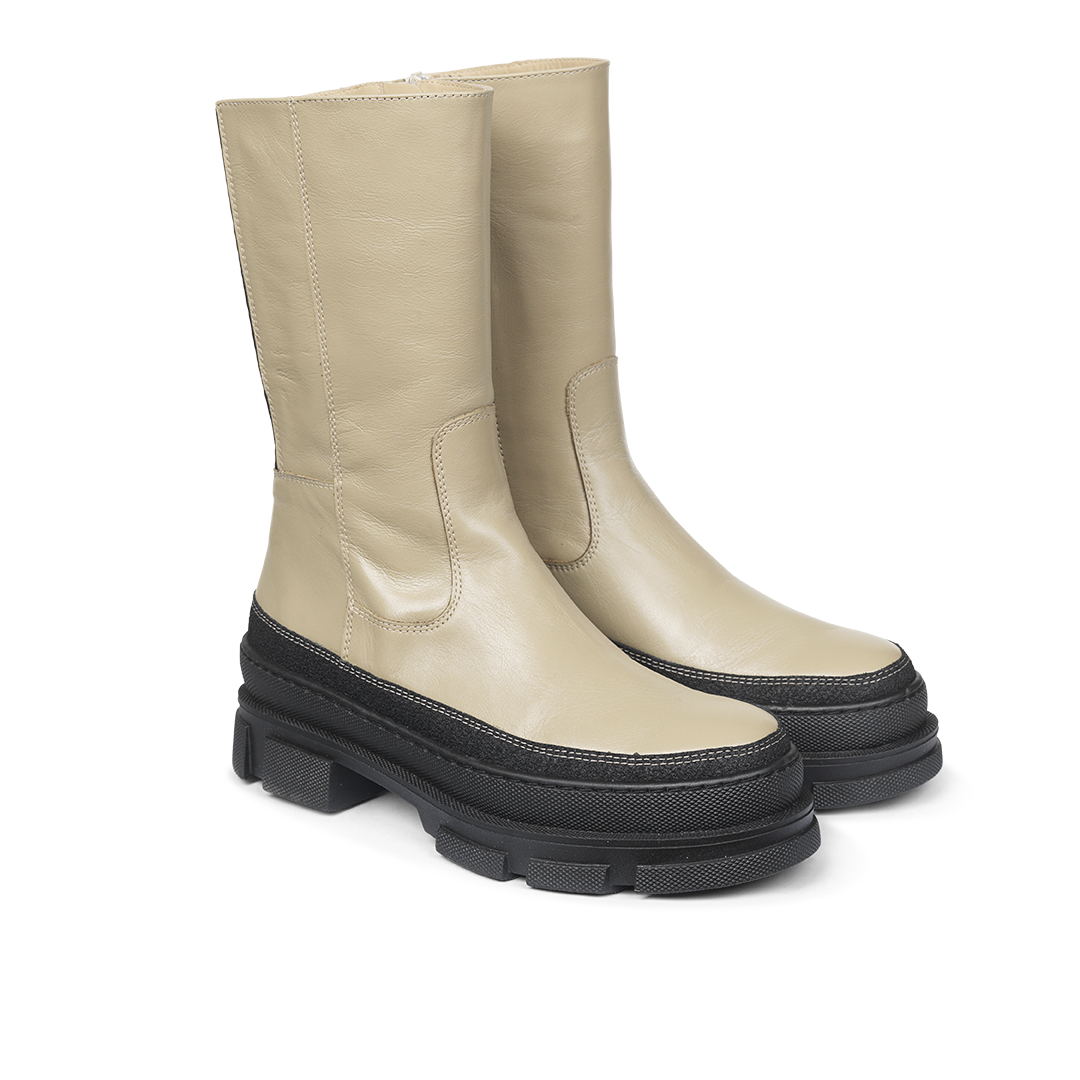 Stiefel mit Gummizug