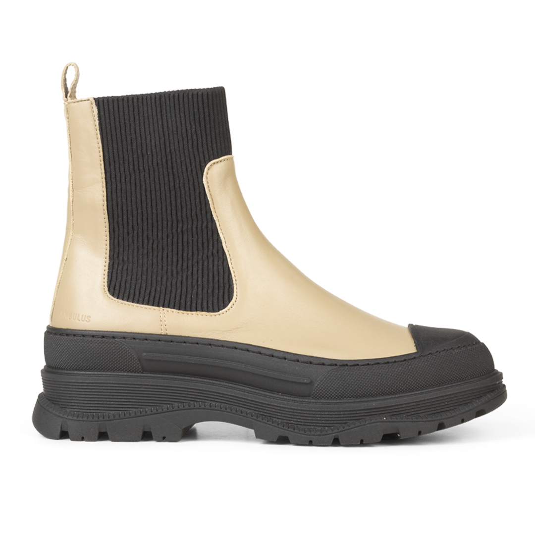 Stiefel mit Gummizug