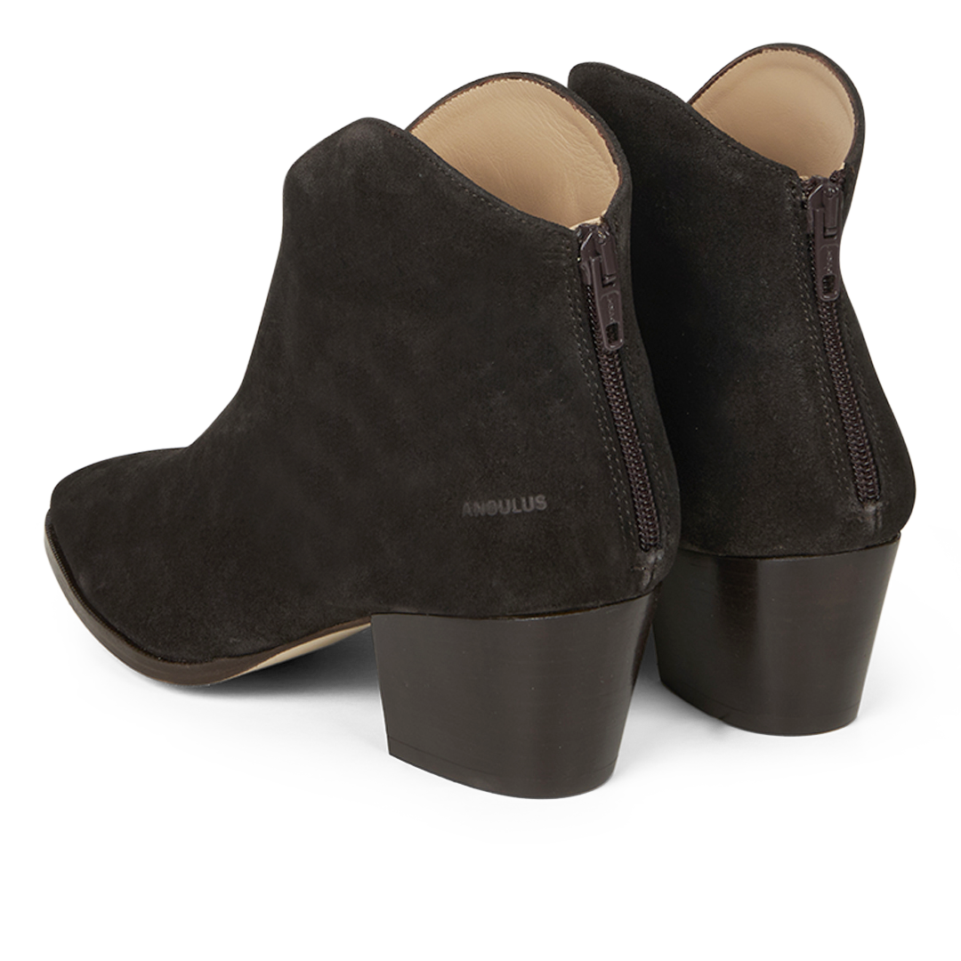 Knöchelstiefel mit Absatz