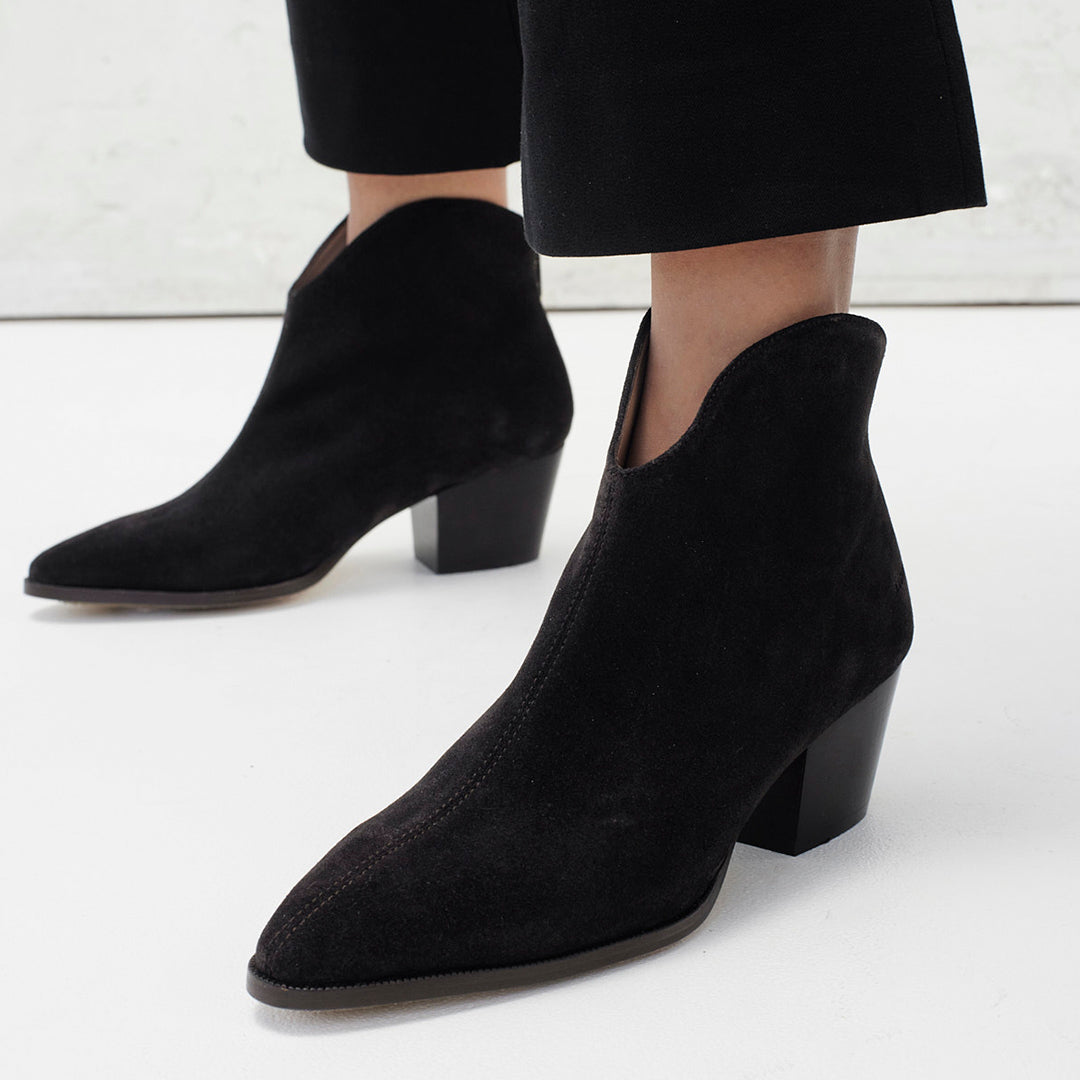Knöchelstiefel mit Absatz