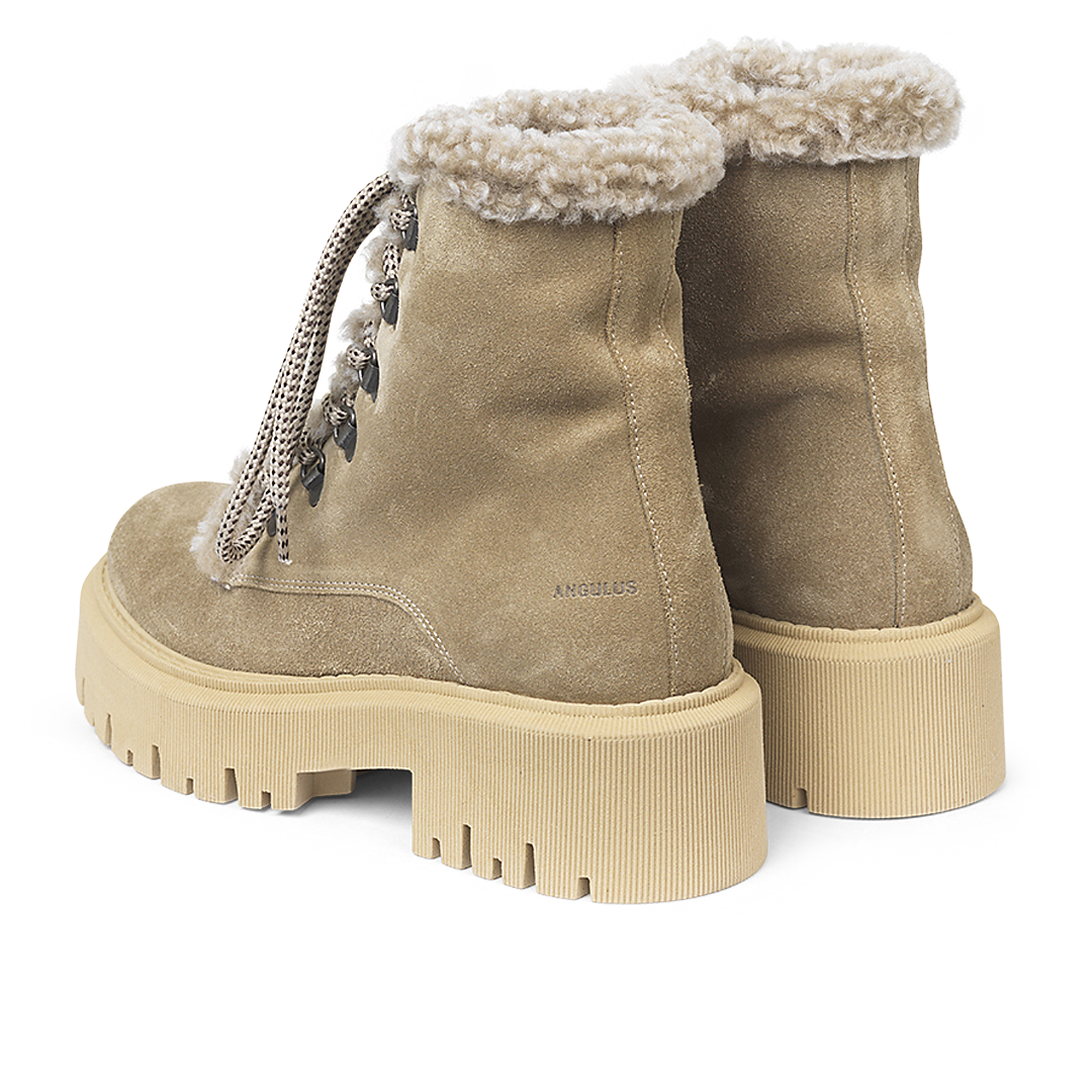 Klobiger schnürstiefel mit weichem merino-wollfutter