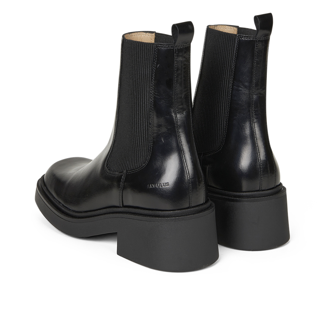 Stiefel mit Gummizug