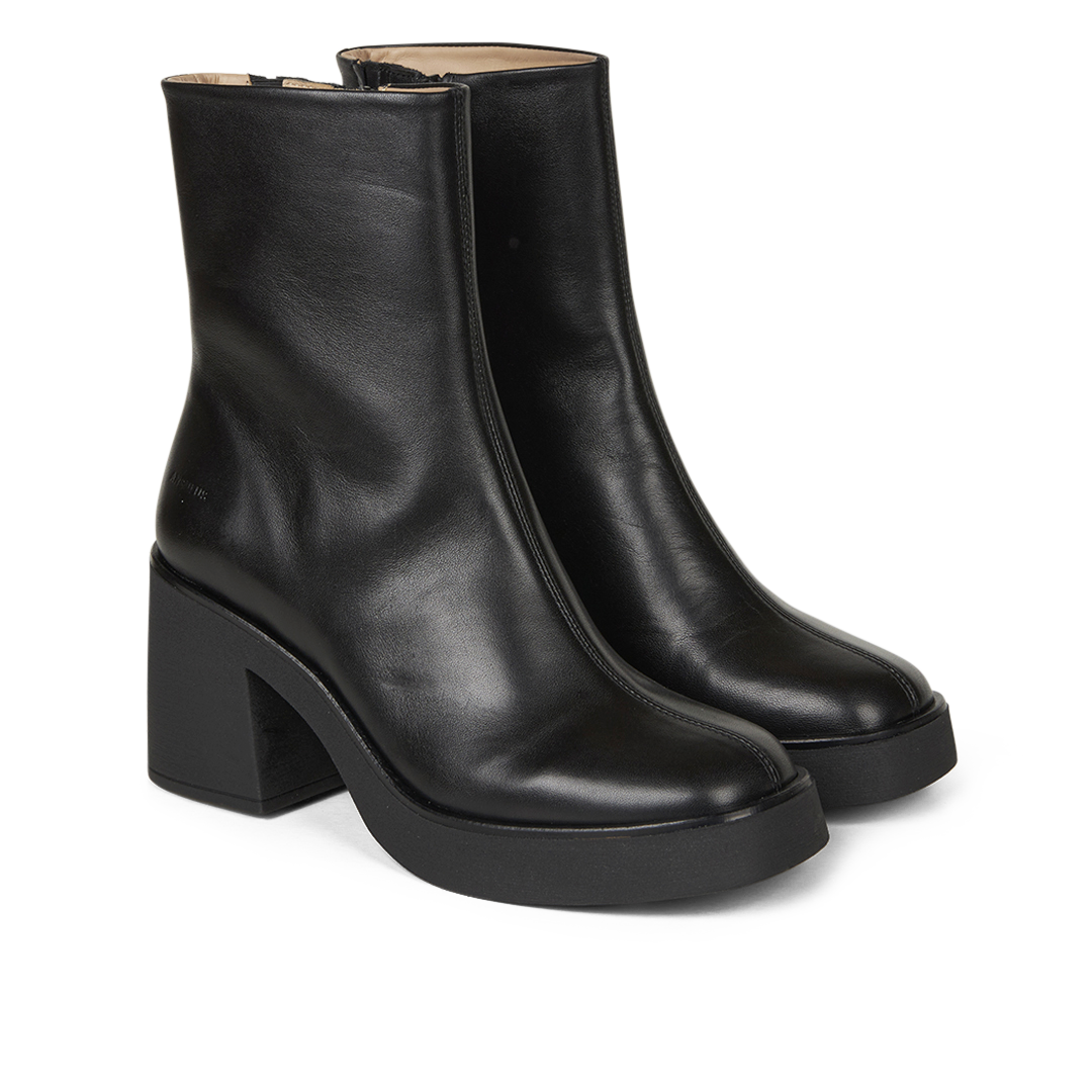 Skulpturale Lederstiefelette