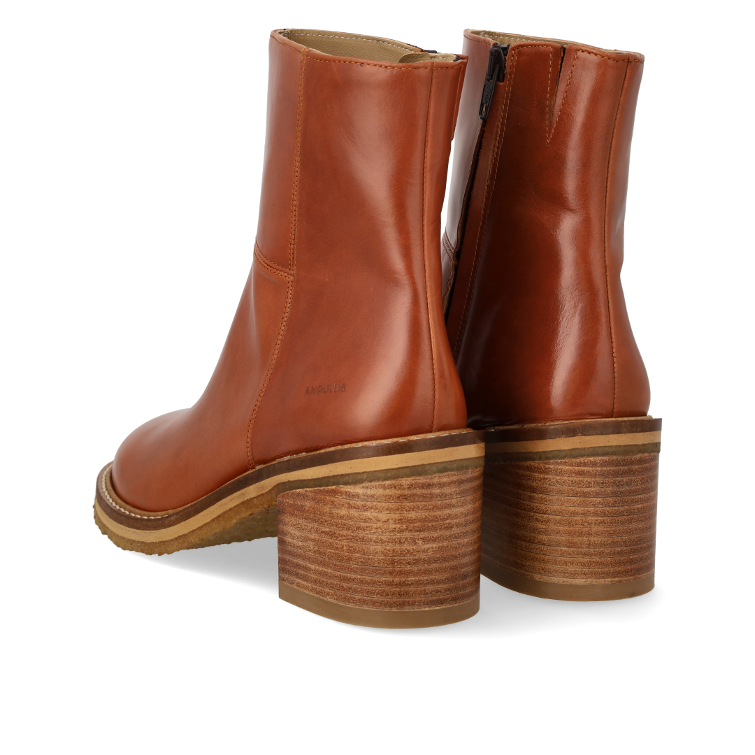 Stiefelette mit Blockabsatz und Reißverschluss