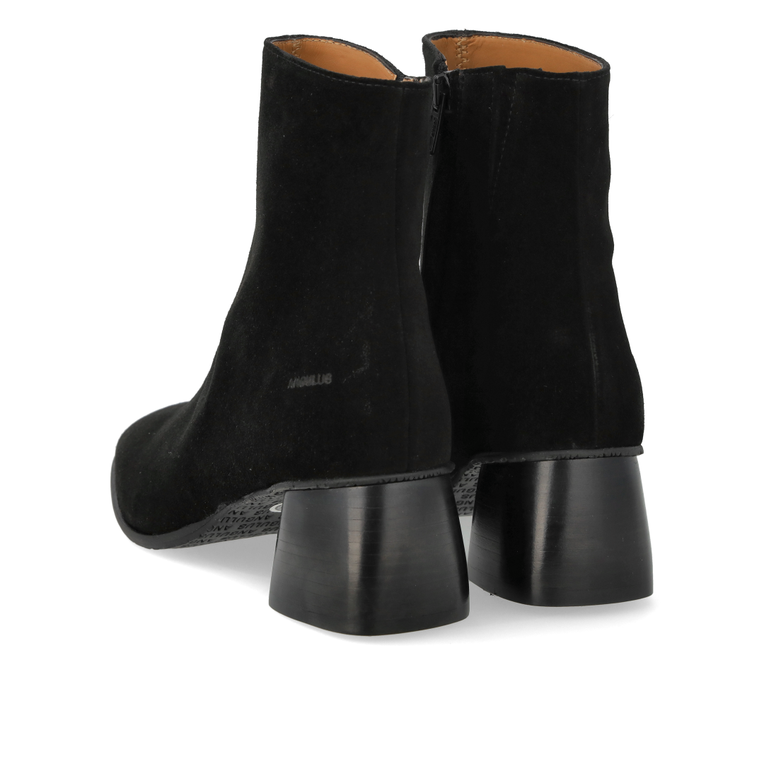 Stiefelette mit skulpturalem schwarzen Holzabsatz