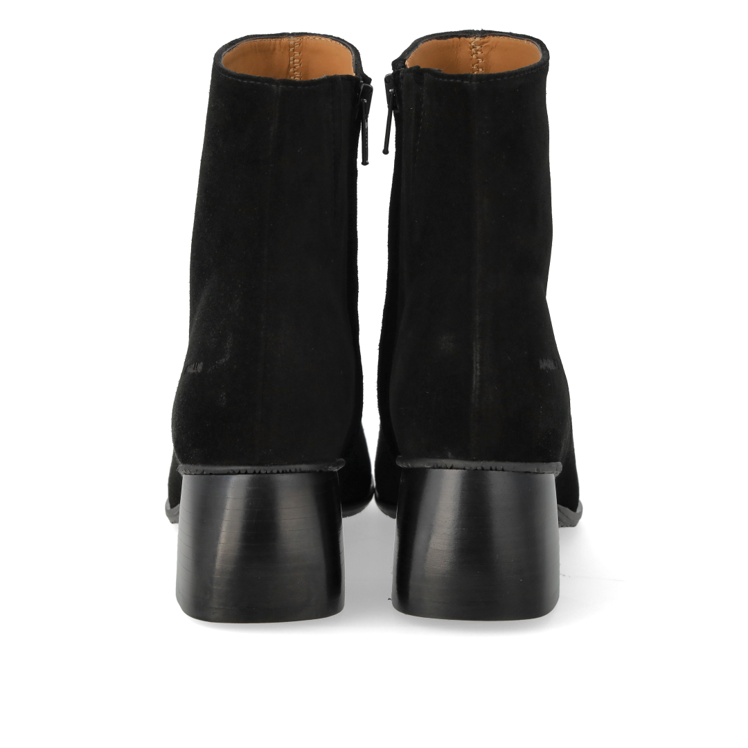 Stiefelette mit skulpturalem schwarzen Holzabsatz