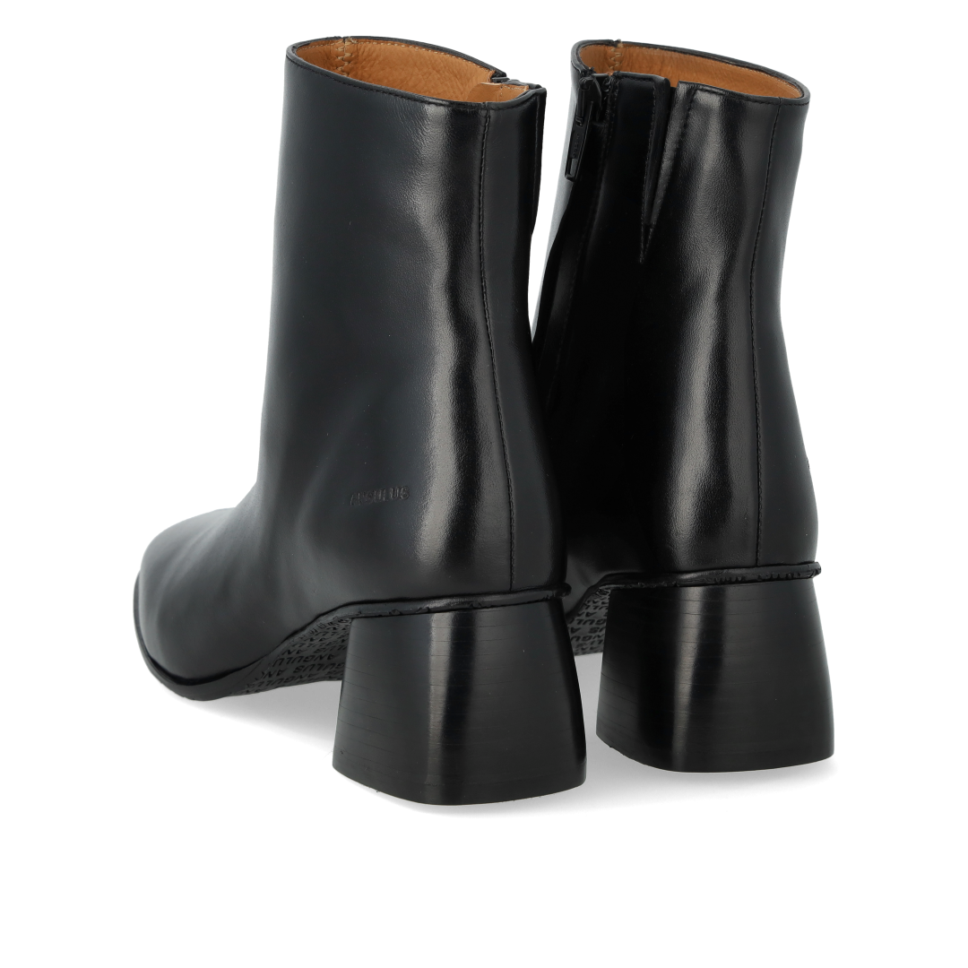 Stiefelette mit skulpturalem schwarzen Holzabsatz