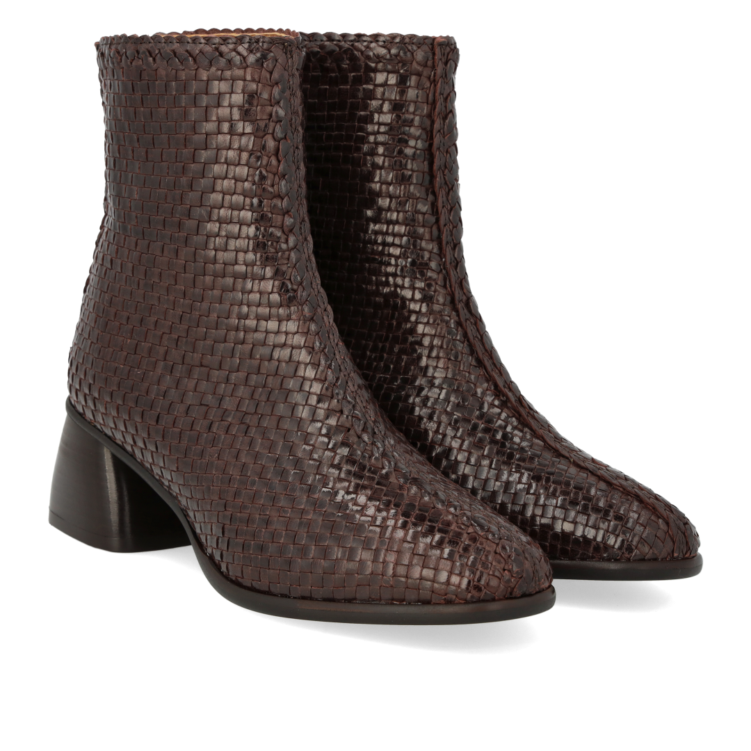 Handgeflochtene Lederstiefelette mit skulpturalem Blockabsatz