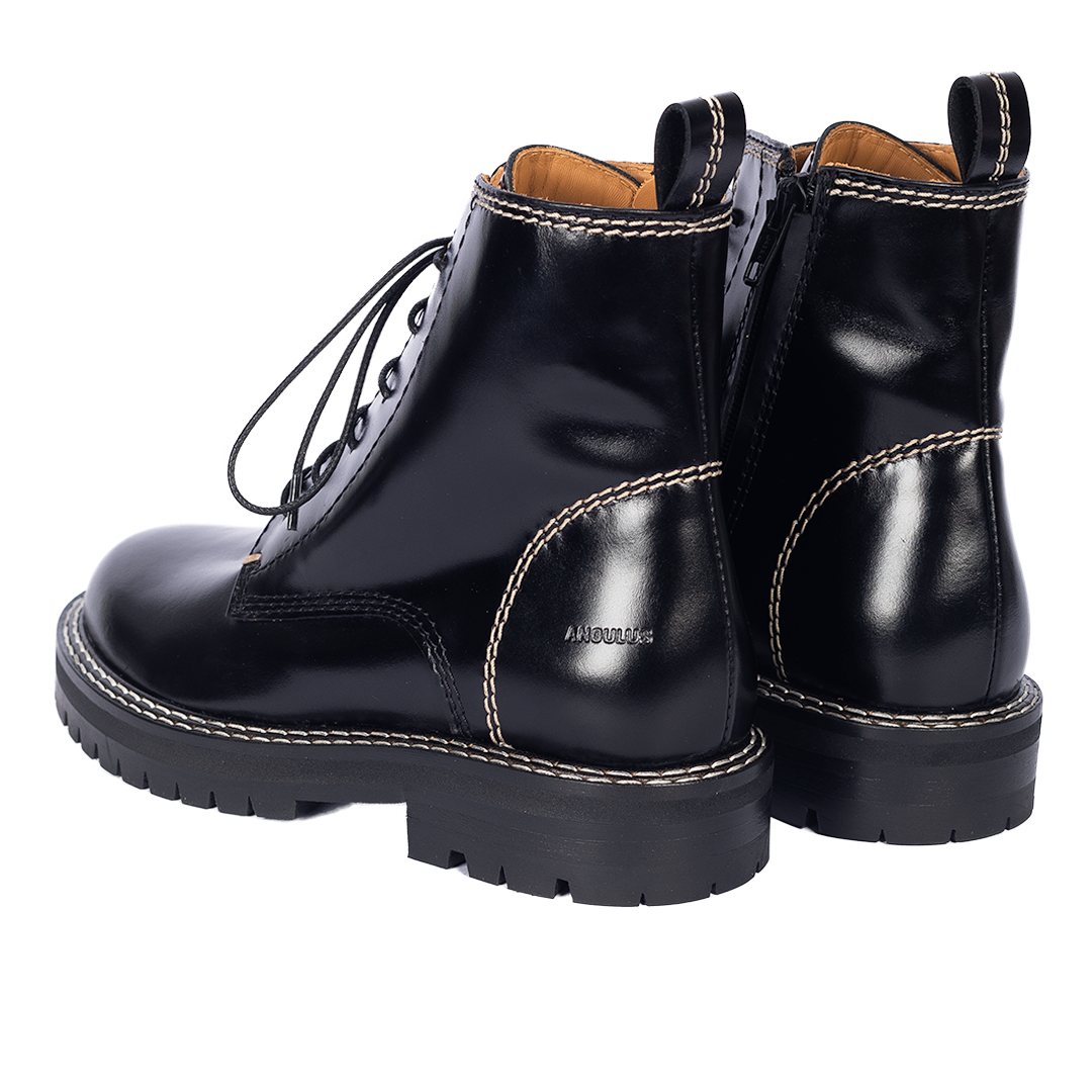 Schnürstiefel mit dekorativen Kontrastnähten