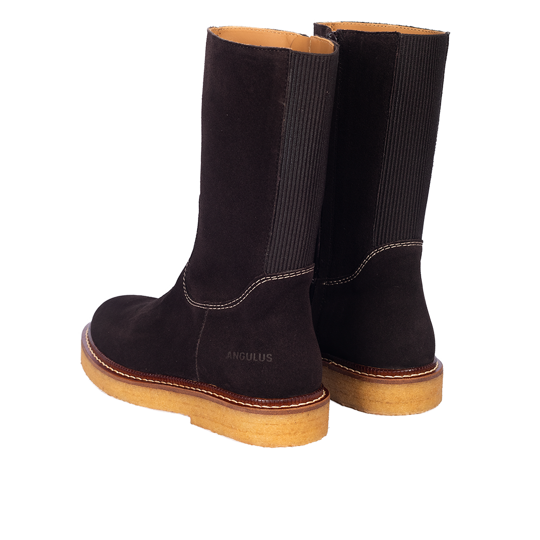 Klassischer Stiefel mit Kontrastnähten