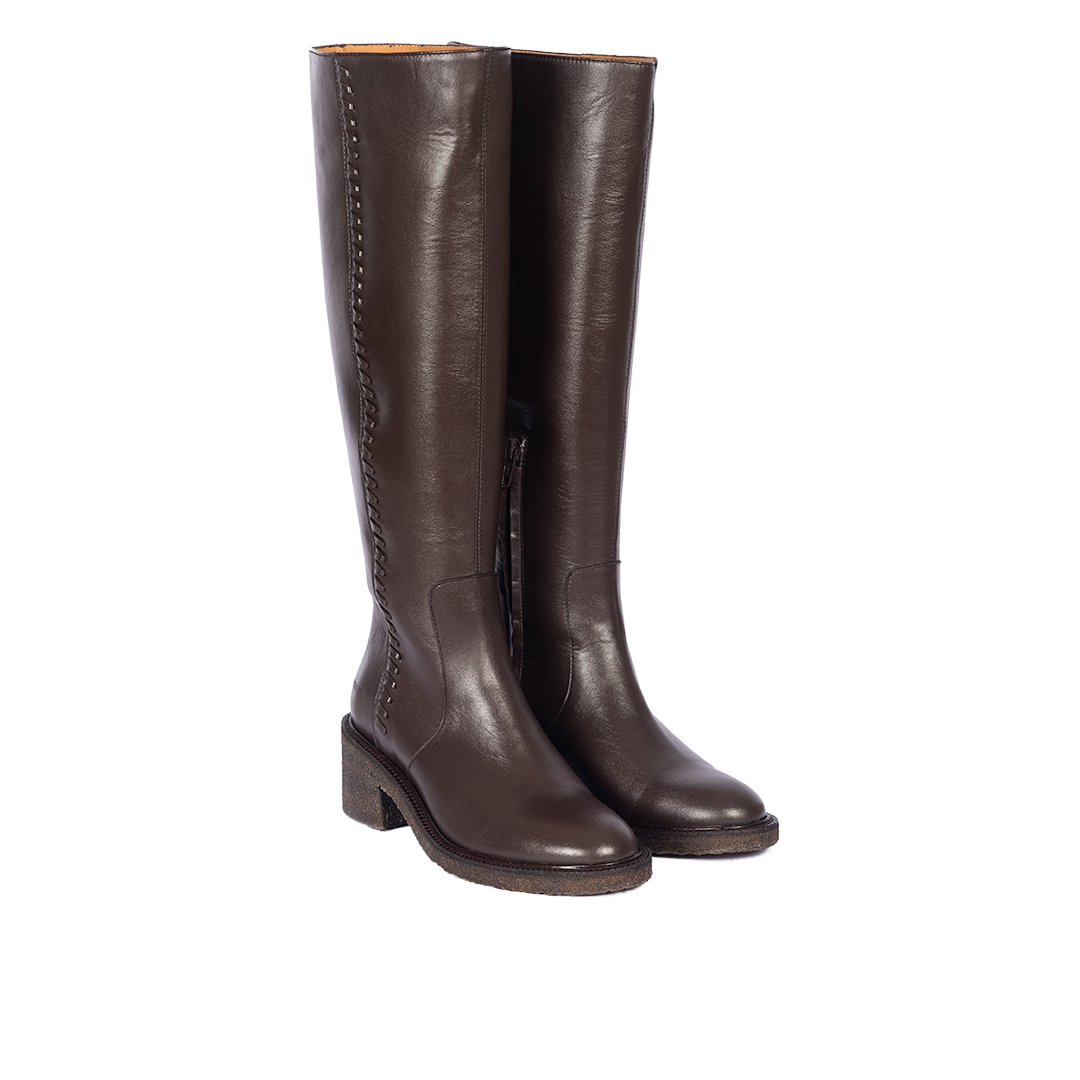 Stiefel mit langem Schaft und geflochtenen Ziernähten