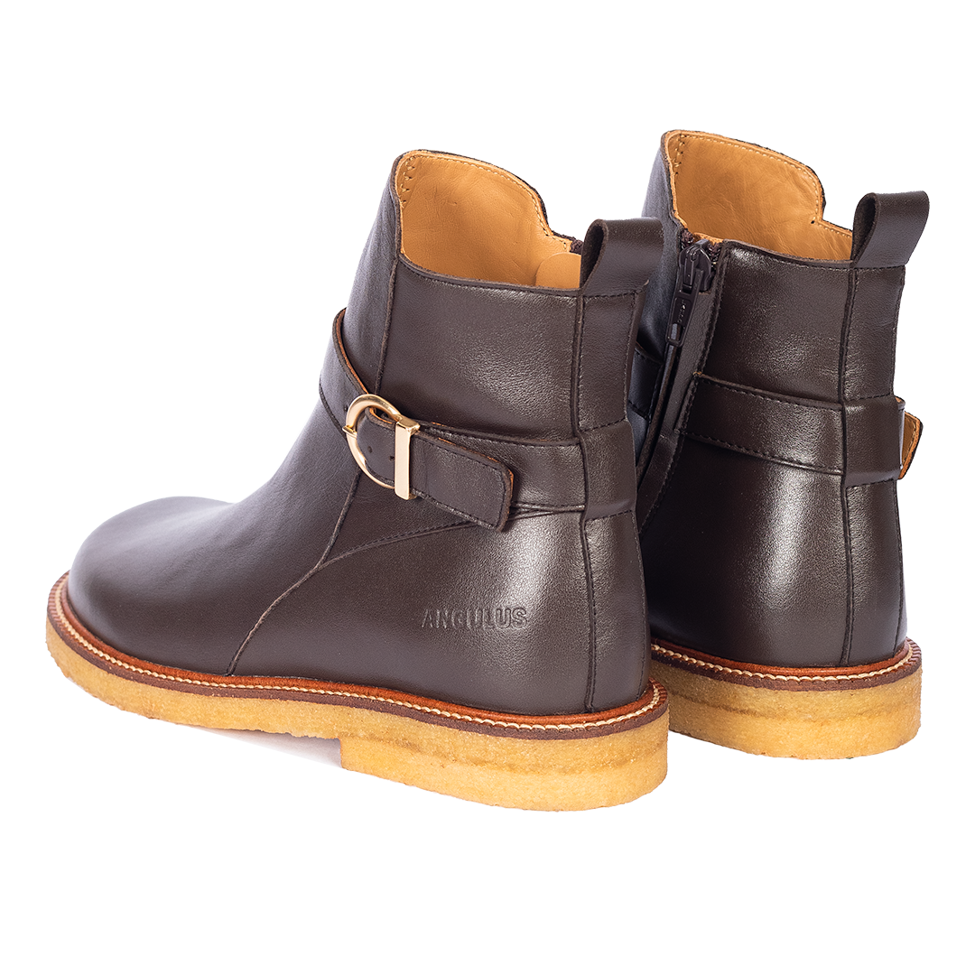 Stiefel mit Schnallendetail