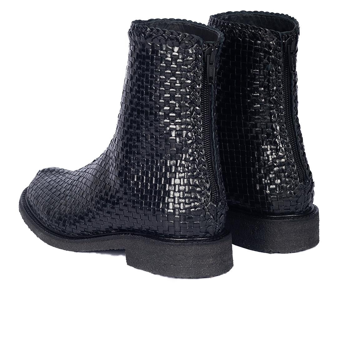 Handgeflochtener Stiefel