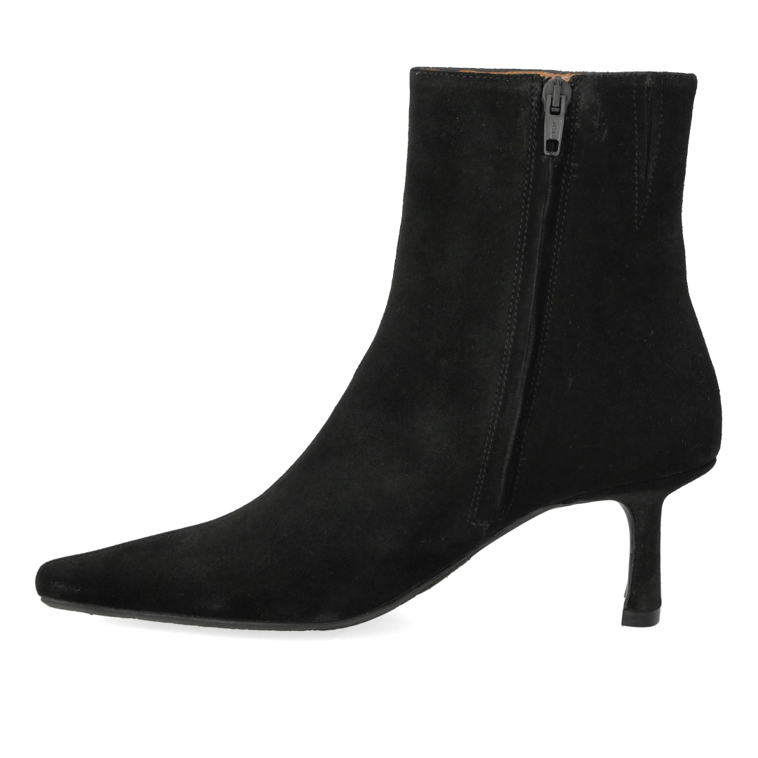 Skulpturaler Stiefel mit spitzer Spitze