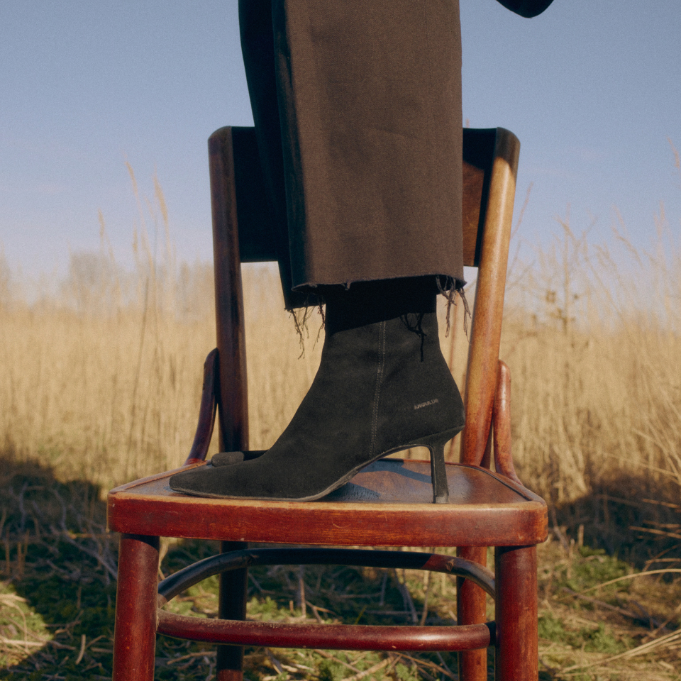 Skulpturaler Stiefel mit spitzer Spitze