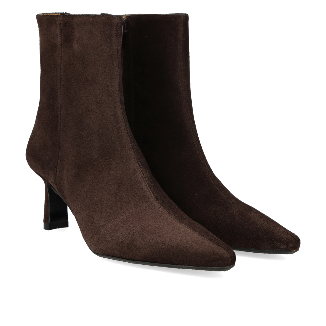 Skulpturale Stiefelette mit spitzer Spitze