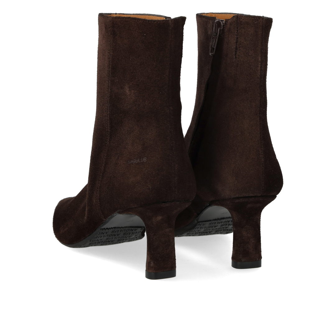 Skulpturale Stiefelette mit spitzer Spitze