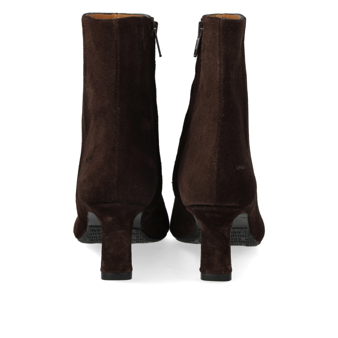 Skulpturale Stiefelette mit spitzer Spitze