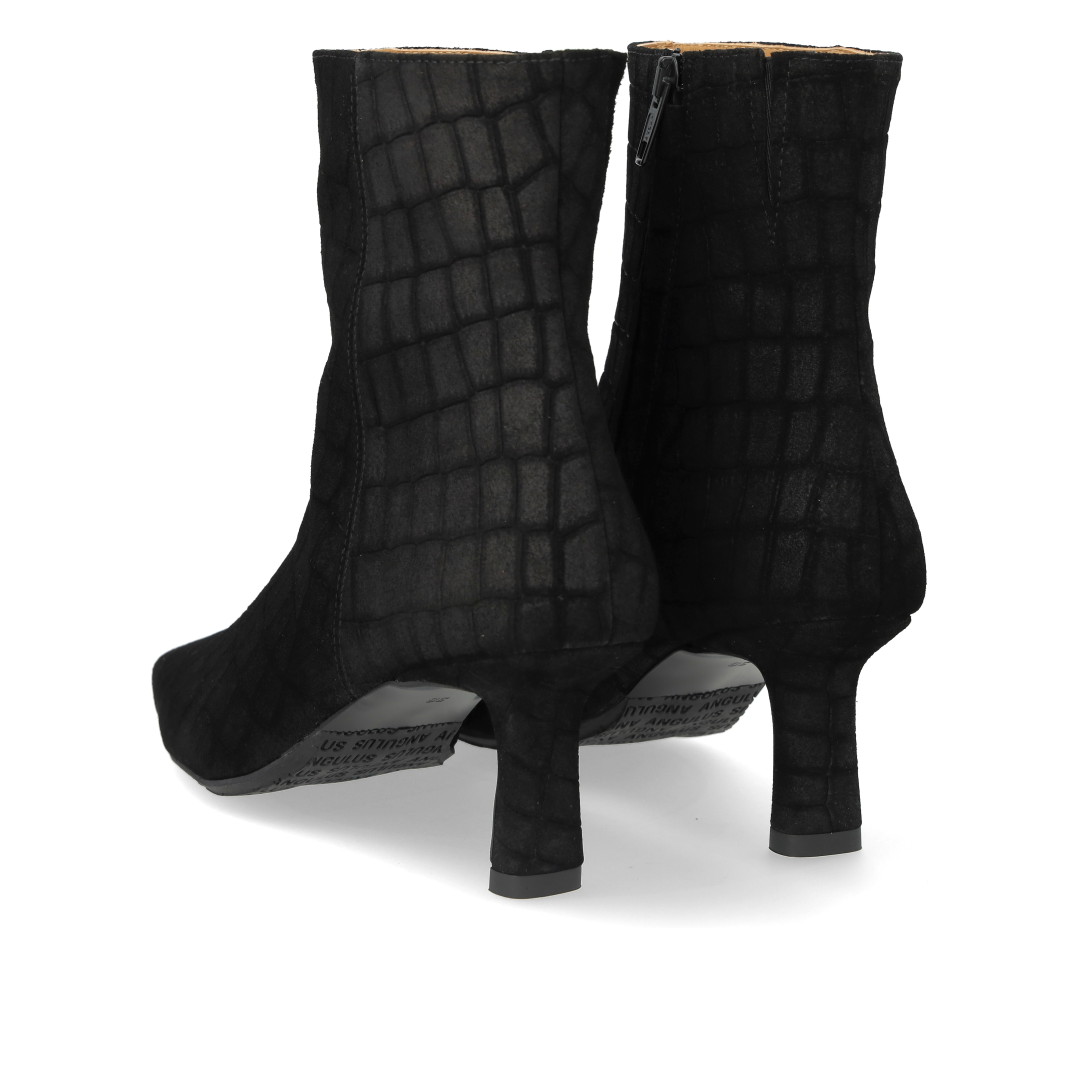 Skulpturale Stiefelette mit spitzer Spitze