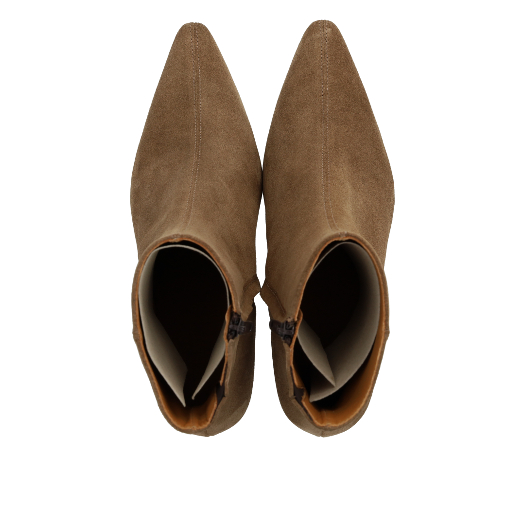 Skulpturale Stiefelette mit spitzer Zehenpartie