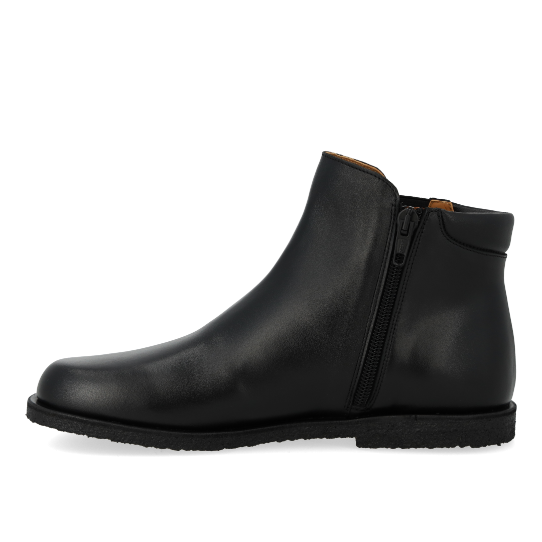 Stiefel mit niedrigem Schaft und weiter Passform