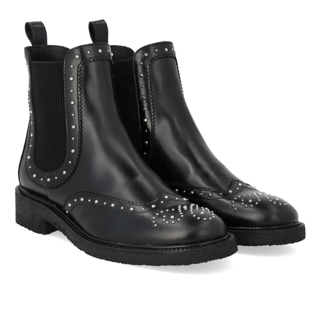 Chelsea-Stiefel mit dekorativen silbernen Nieten