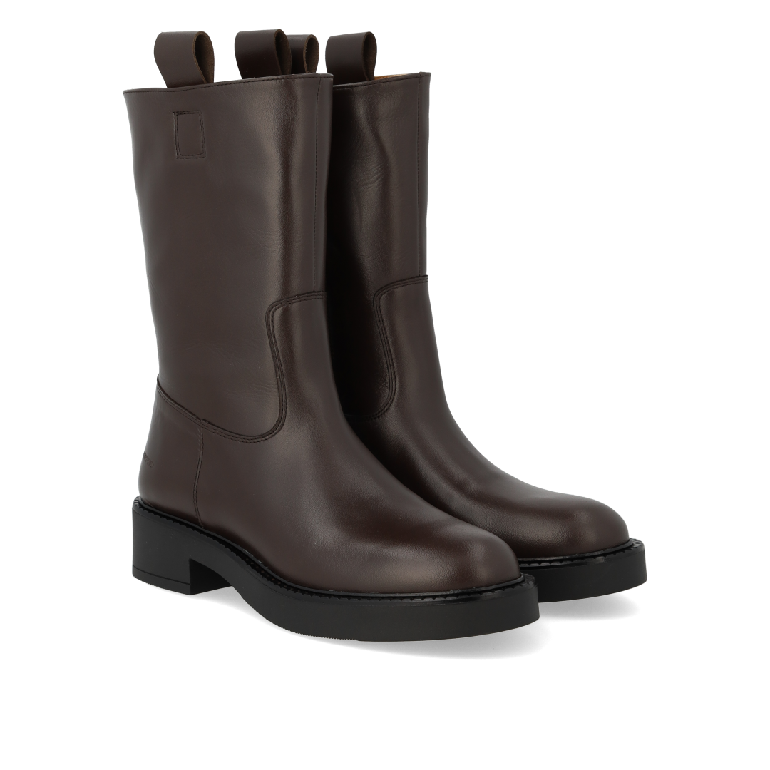 Robuster Stiefel mit mittelhohem Schaft