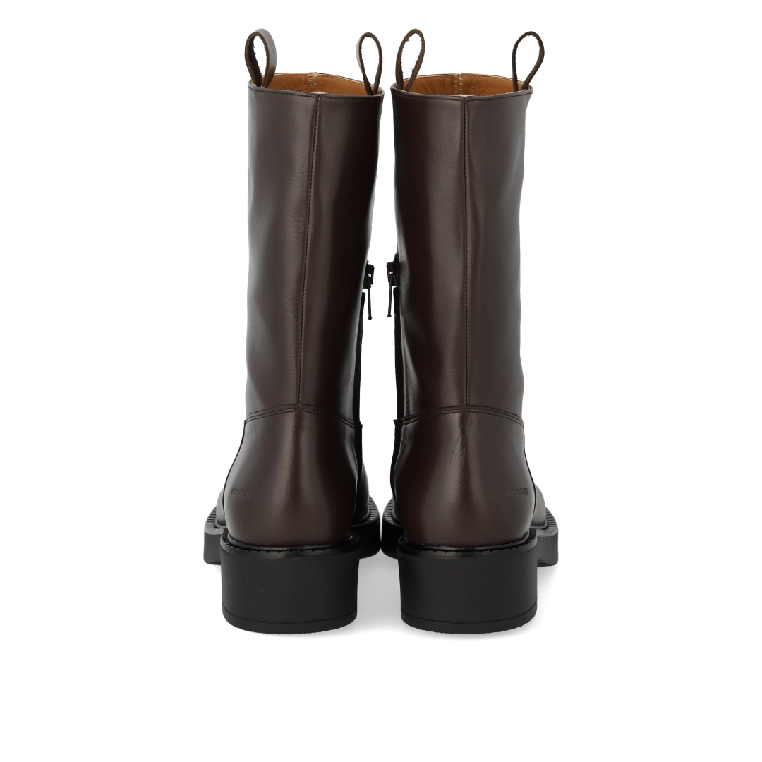 Robuster Stiefel mit mittelhohem Schaft